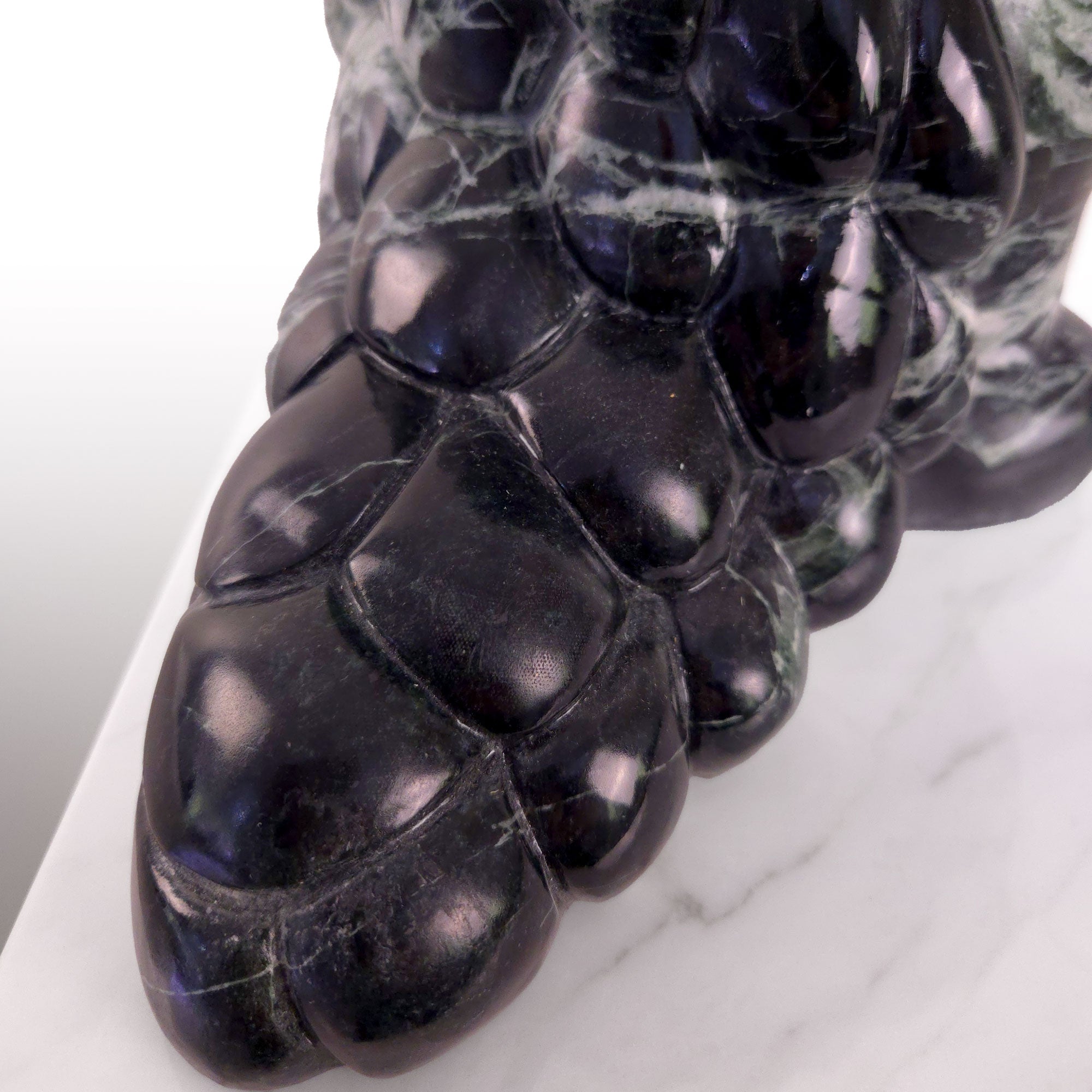 Pangy Roar (Pangolin) (black marble)