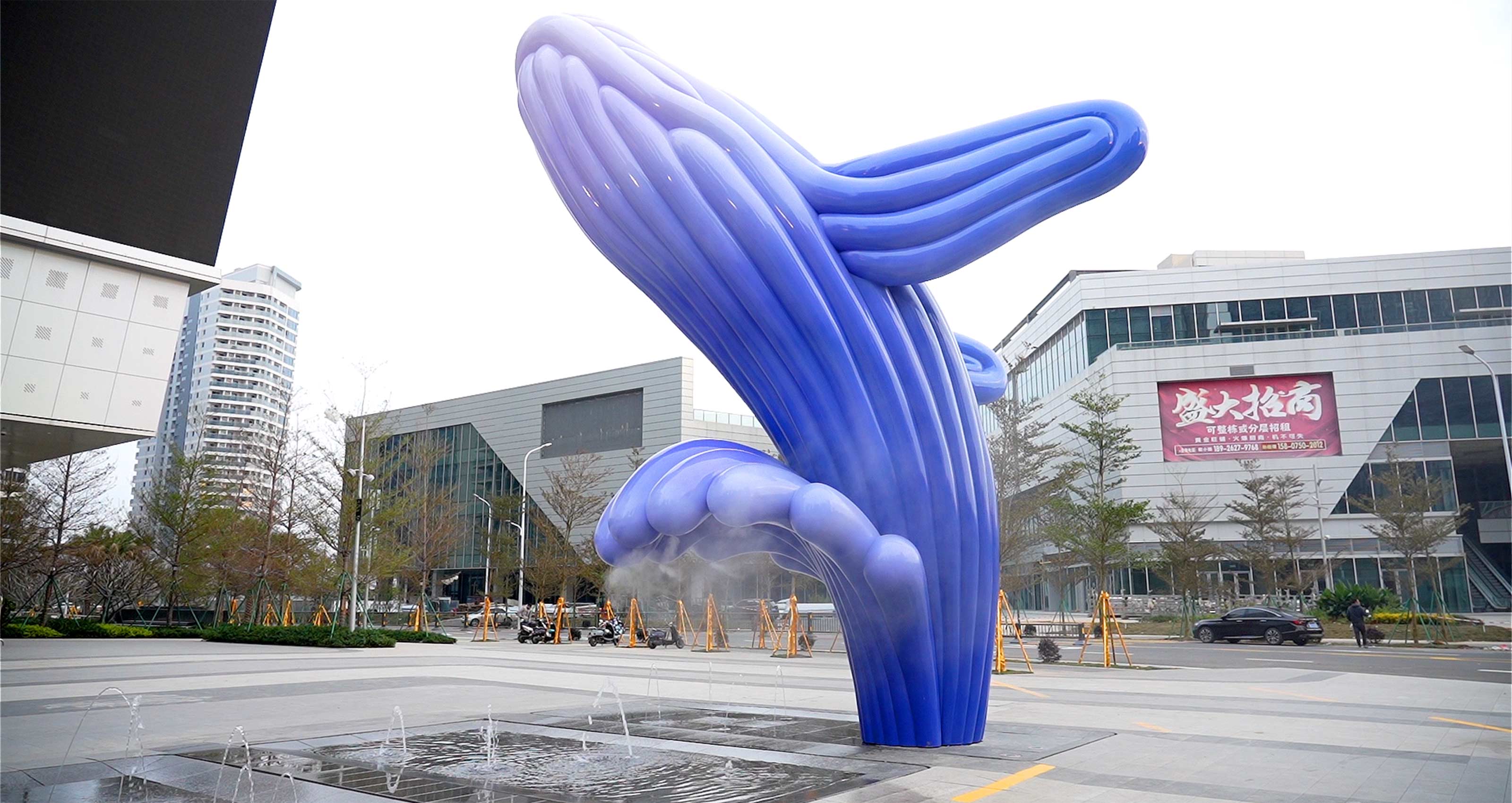 Whale public sculpture final in stainless steel by Ferdi B Dick