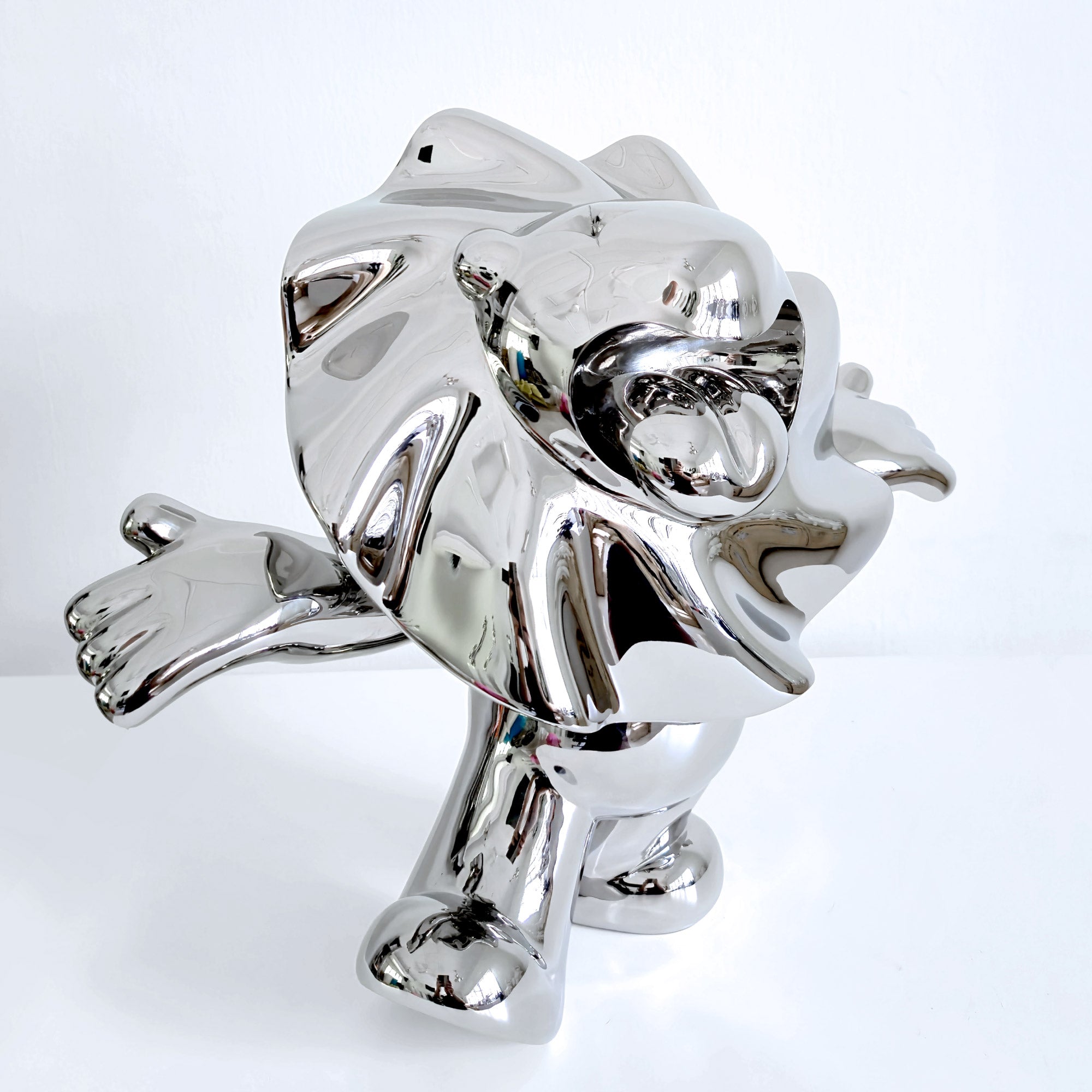 Lion Roar Poser (Mirror-Polished Stainless Steel)