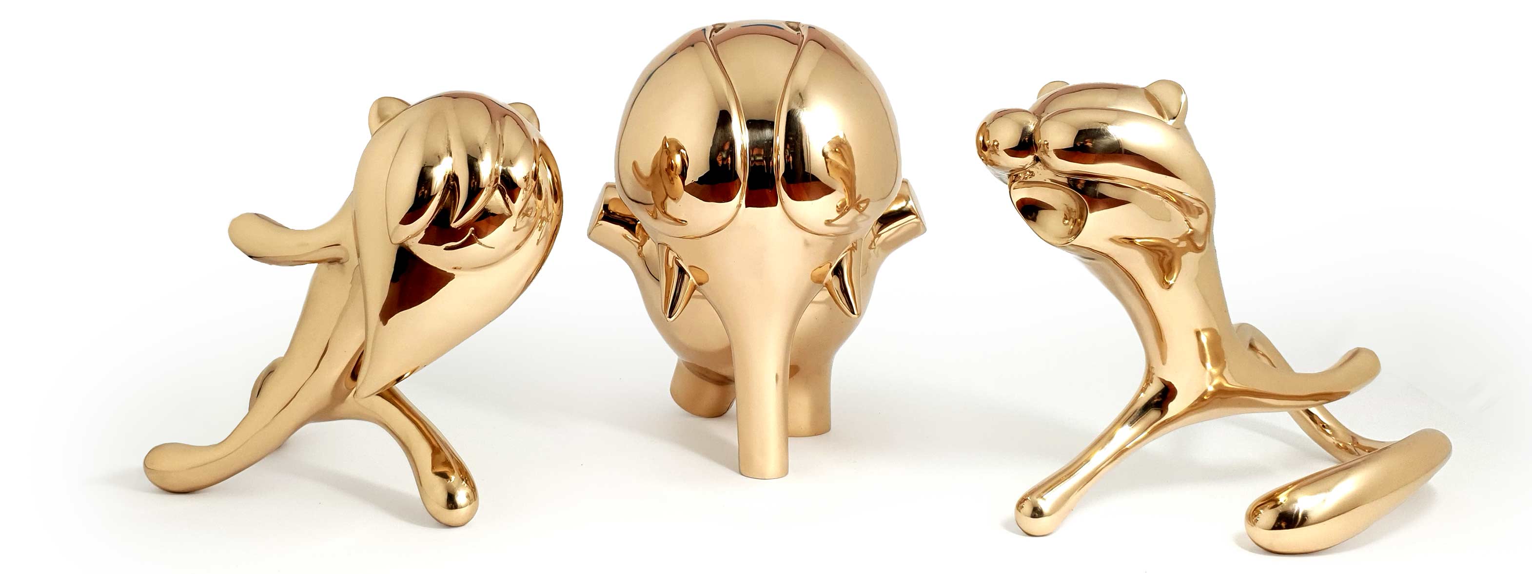 Running blind – Elephant, lion and cheetah, sculpture, Mirror Polished bronze sculpture, by artist Ferdi B Dick, banner