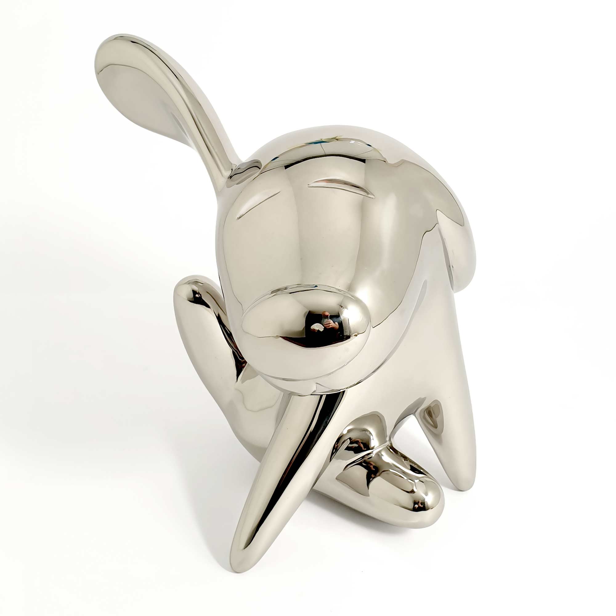 The itch, dog sculpture, Mirror Polished Stainless Steel Sculpture, by artist Ferdi B Dick, front